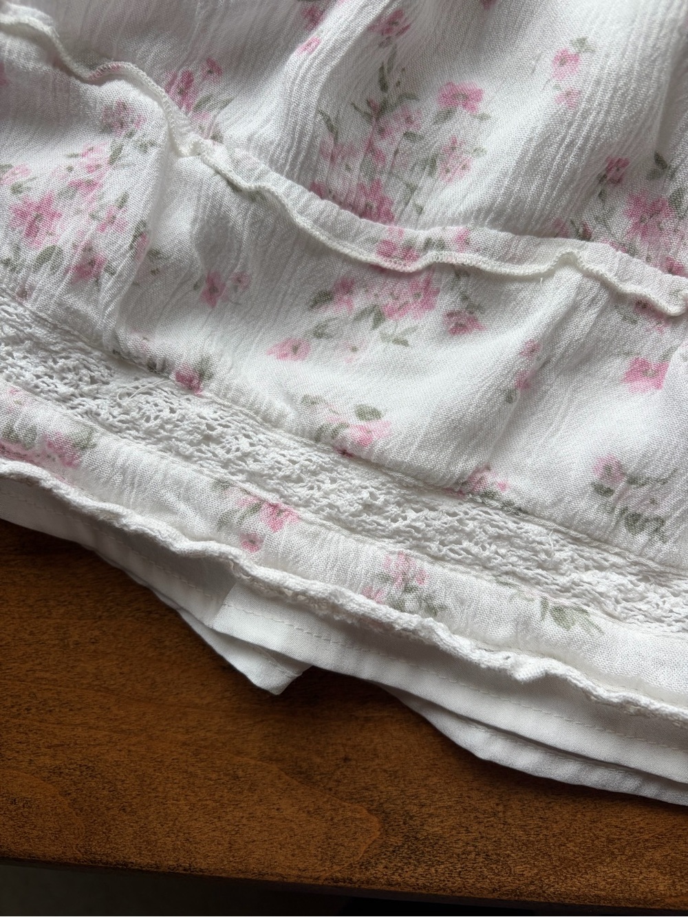 Hollister White Mini Skort with Pink Floral Print - Picture 3 of 6